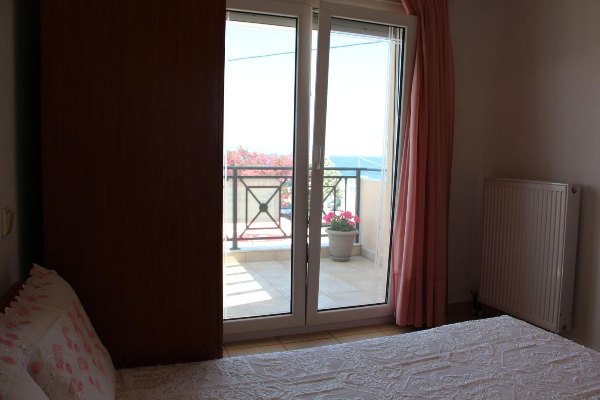 Matina'S Apartments Принос Номер фото