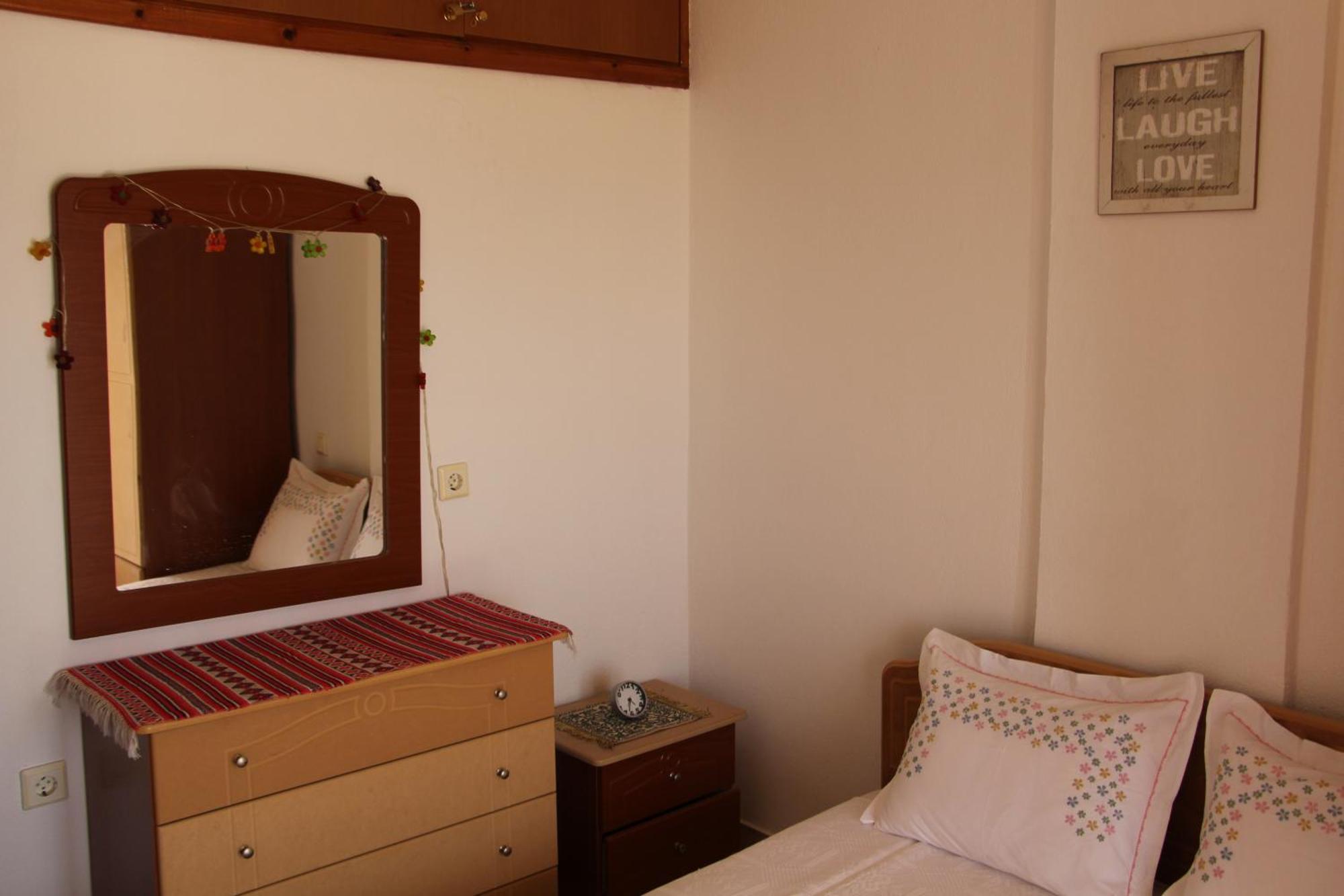 Matina'S Apartments Принос Номер фото